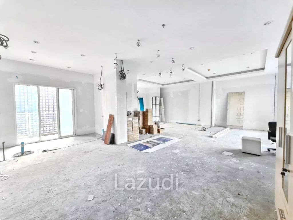 3 Bed 3 Bath 213.88 Sqm Condo For Sale