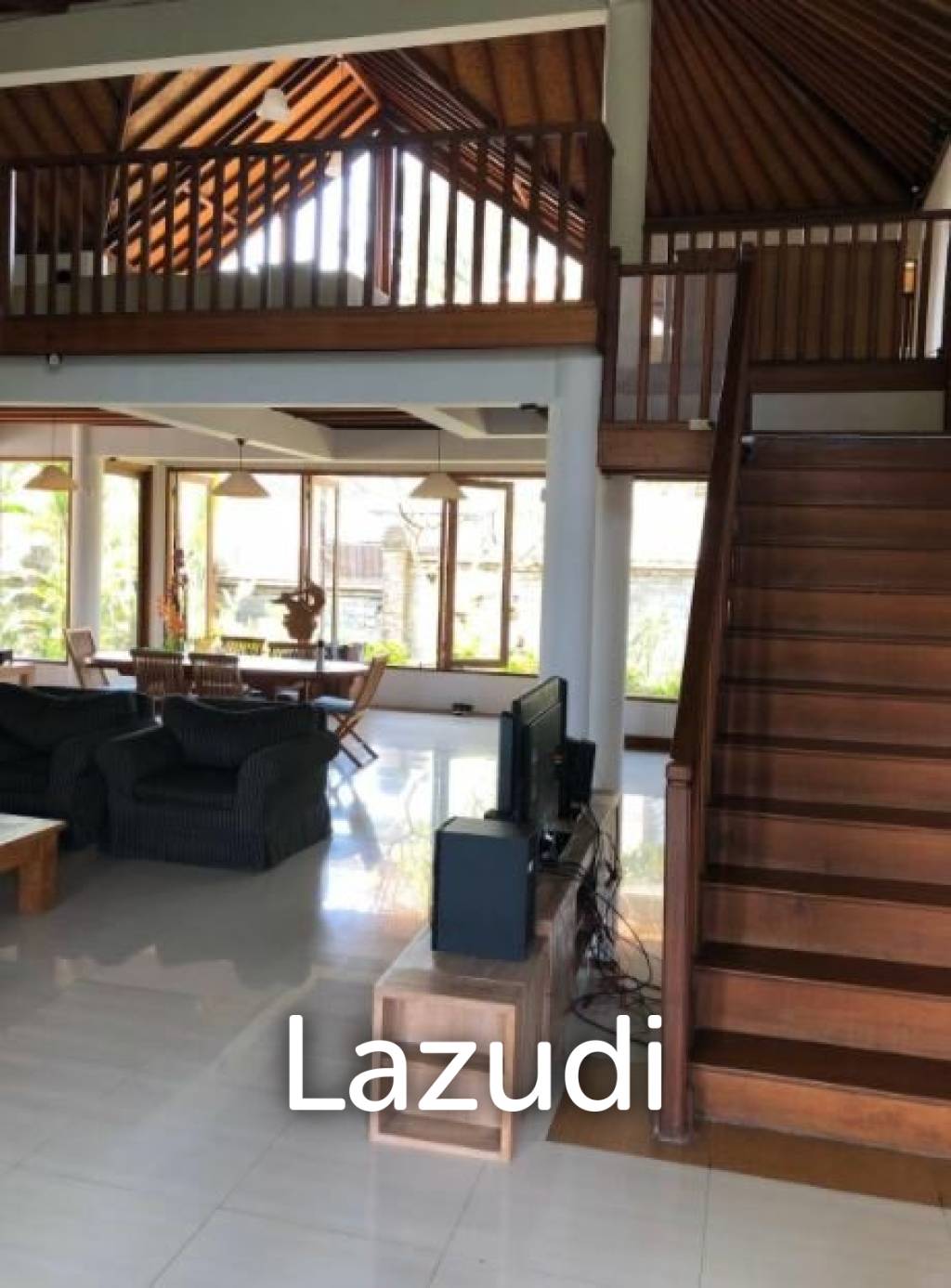 Investasi hak milik villa 3 kamar dengan pemandangan sawah di Berawa BALI