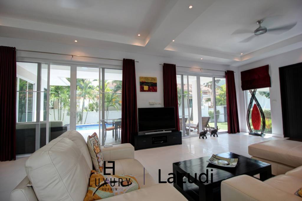 570 ตร.ม 3 เตียง 2 อาบน้ำ วิลล่า For ขาย