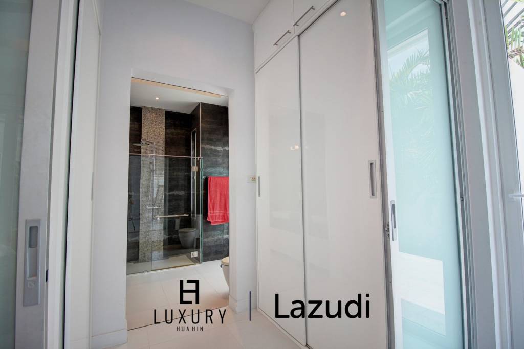 570 ตร.ม 3 เตียง 2 อาบน้ำ วิลล่า For ขาย