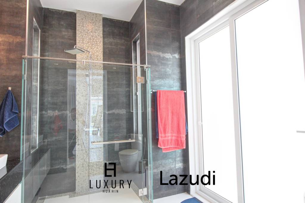 570 ตร.ม 3 เตียง 2 อาบน้ำ วิลล่า For ขาย