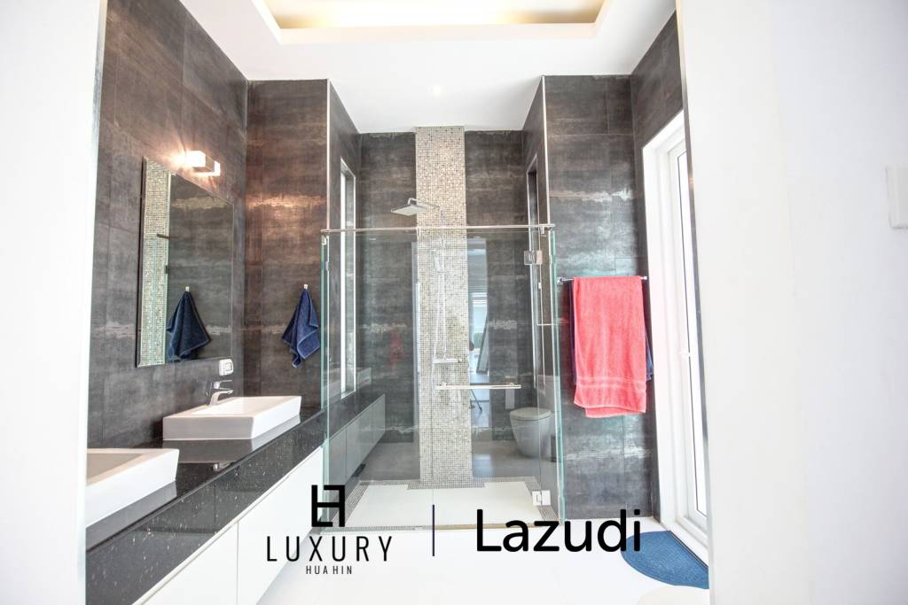 570 ตร.ม 3 เตียง 2 อาบน้ำ วิลล่า For ขาย