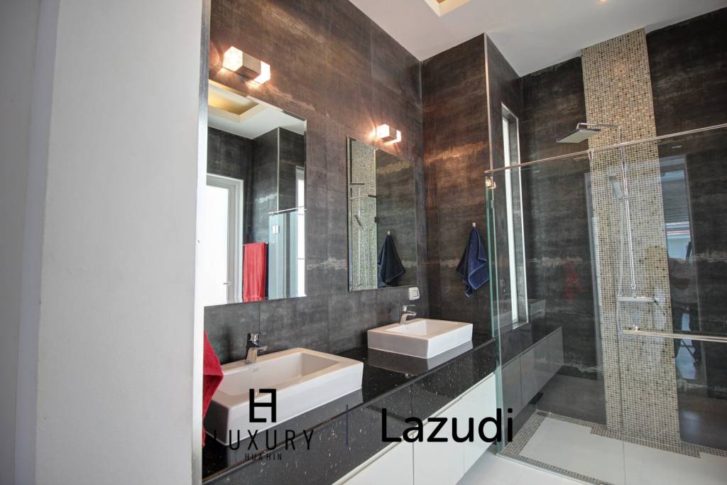 570 ตร.ม 3 เตียง 2 อาบน้ำ วิลล่า For ขาย