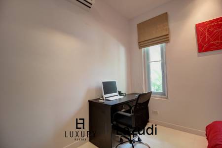 570 ตร.ม 3 เตียง 2 อาบน้ำ วิลล่า For ขาย