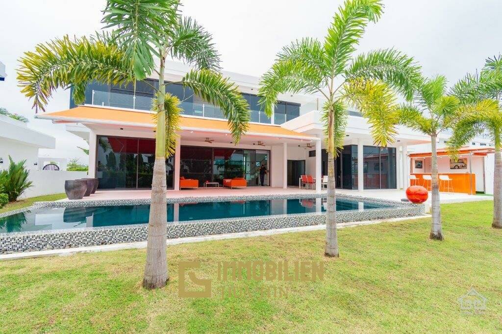 LA LUA : Outstanding 4 Bed Pool Villa on Resort Development close to Banyan Golf Course