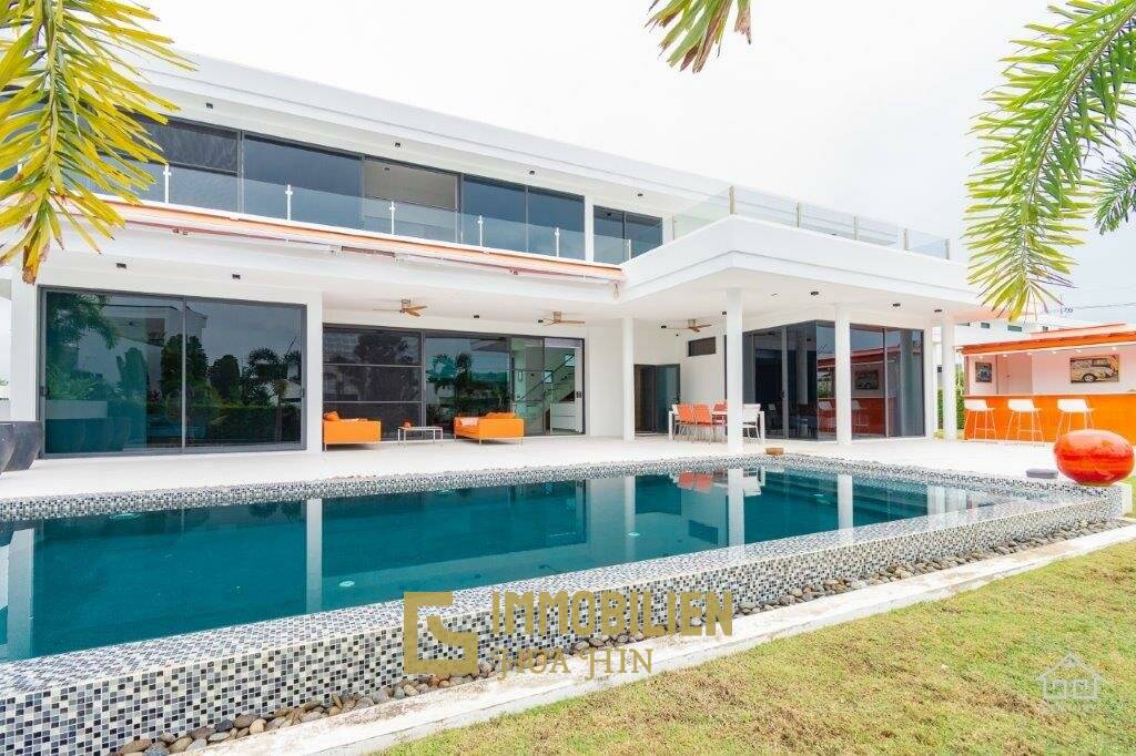 LA LUA : Outstanding 4 Bed Pool Villa on Resort Development close to Banyan Golf Course