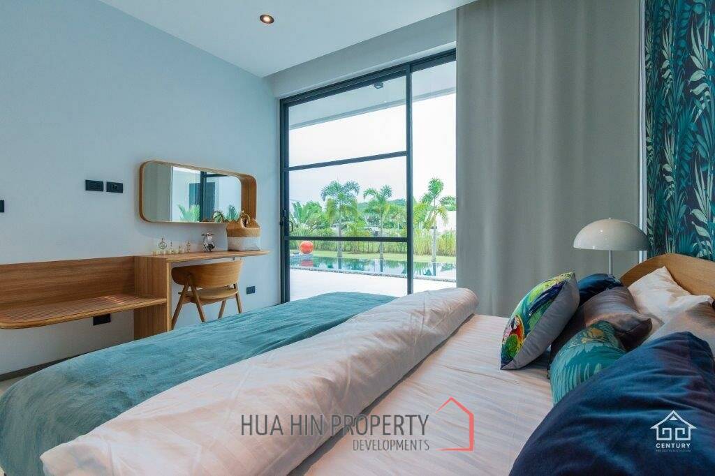 LA LUA : Outstanding 4 Bed Pool Villa on Resort Development close to Banyan Golf Course