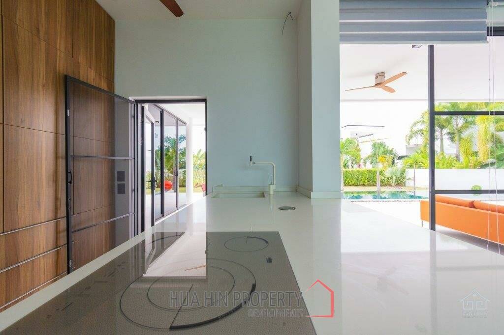 LA LUA : Outstanding 4 Bed Pool Villa on Resort Development close to Banyan Golf Course