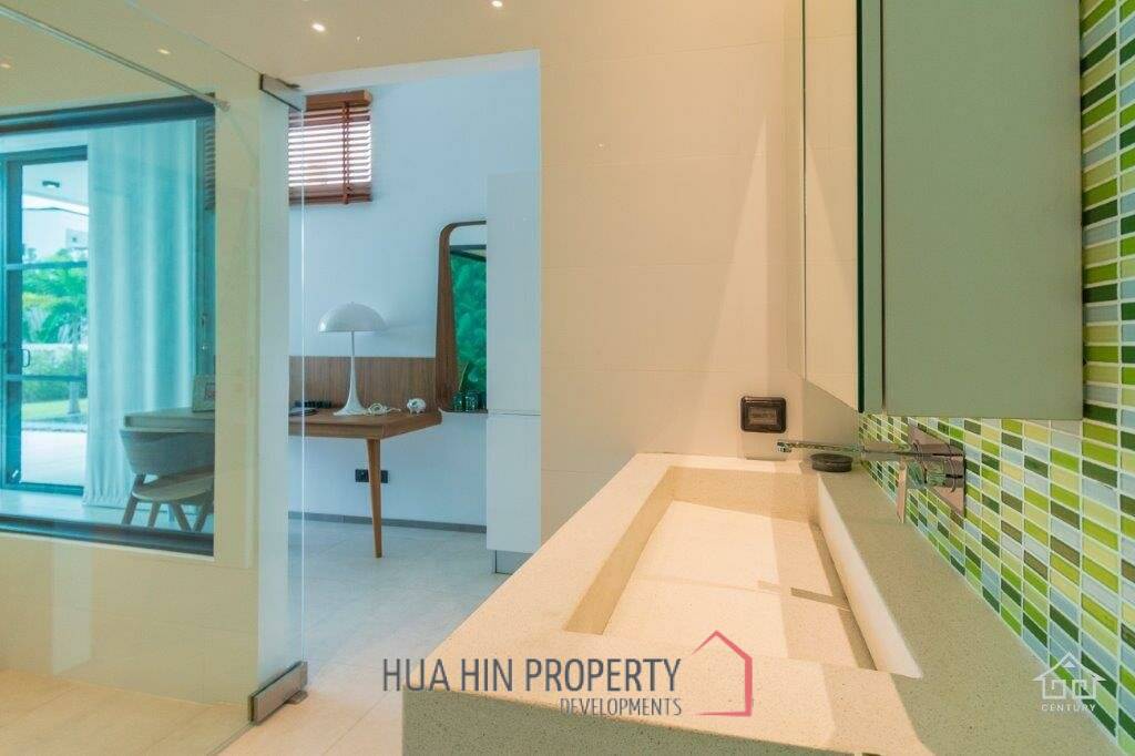 LA LUA : Outstanding 4 Bed Pool Villa on Resort Development close to Banyan Golf Course