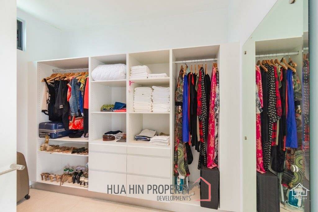 LA LUA : Outstanding 4 Bed Pool Villa on Resort Development close to Banyan Golf Course