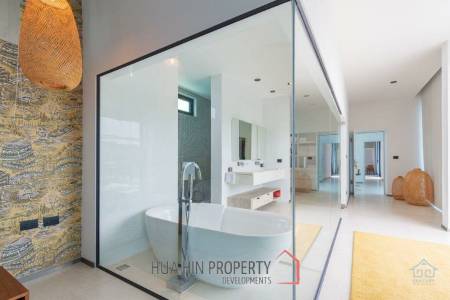 LA LUA : Outstanding 4 Bed Pool Villa on Resort Development close to Banyan Golf Course