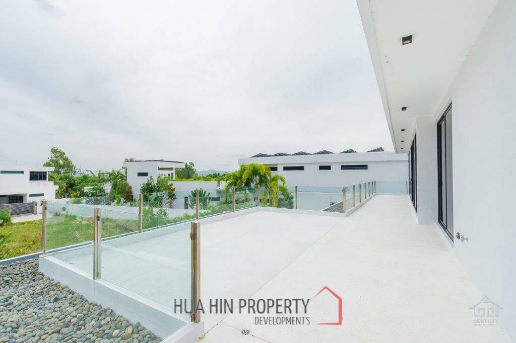 LA LUA : Outstanding 4 Bed Pool Villa on Resort Development close to Banyan Golf Course