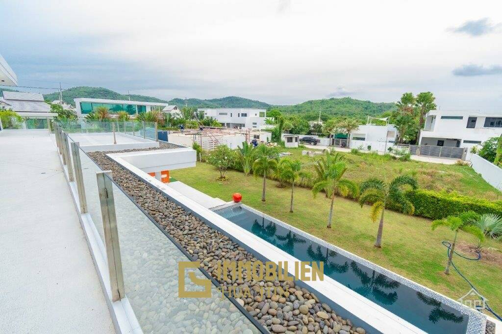 LA LUA : Outstanding 4 Bed Pool Villa on Resort Development close to Banyan Golf Course