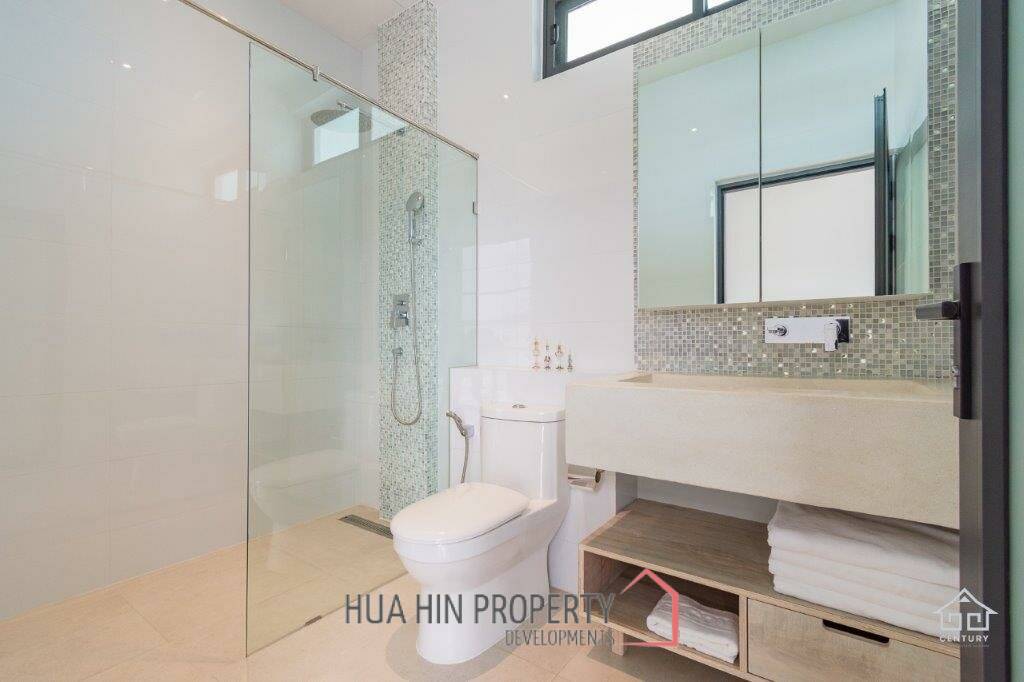 LA LUA : Outstanding 4 Bed Pool Villa on Resort Development close to Banyan Golf Course