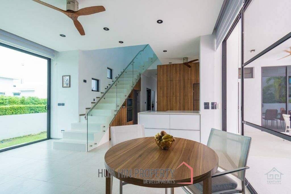 LA LUA : Outstanding 4 Bed Pool Villa on Resort Development close to Banyan Golf Course