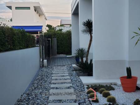 LA LUA : Outstanding 4 Bed Pool Villa on Resort Development close to Banyan Golf Course