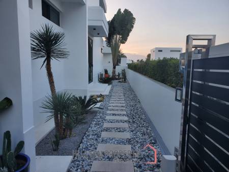 LA LUA : Outstanding 4 Bed Pool Villa on Resort Development close to Banyan Golf Course