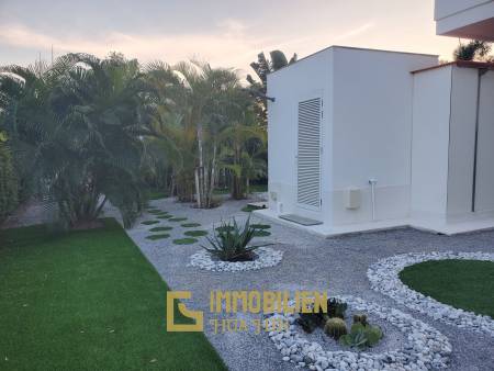 LA LUA : Outstanding 4 Bed Pool Villa on Resort Development close to Banyan Golf Course