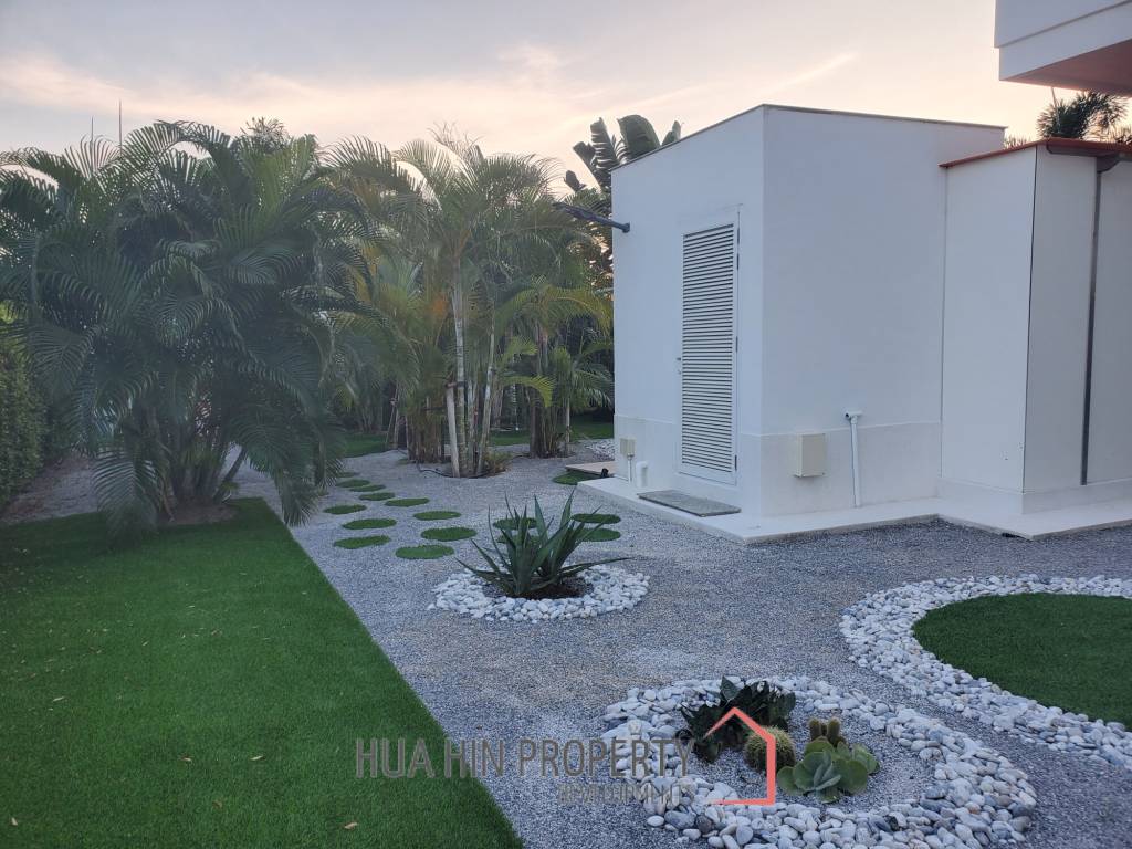 LA LUA : Outstanding 4 Bed Pool Villa on Resort Development close to Banyan Golf Course