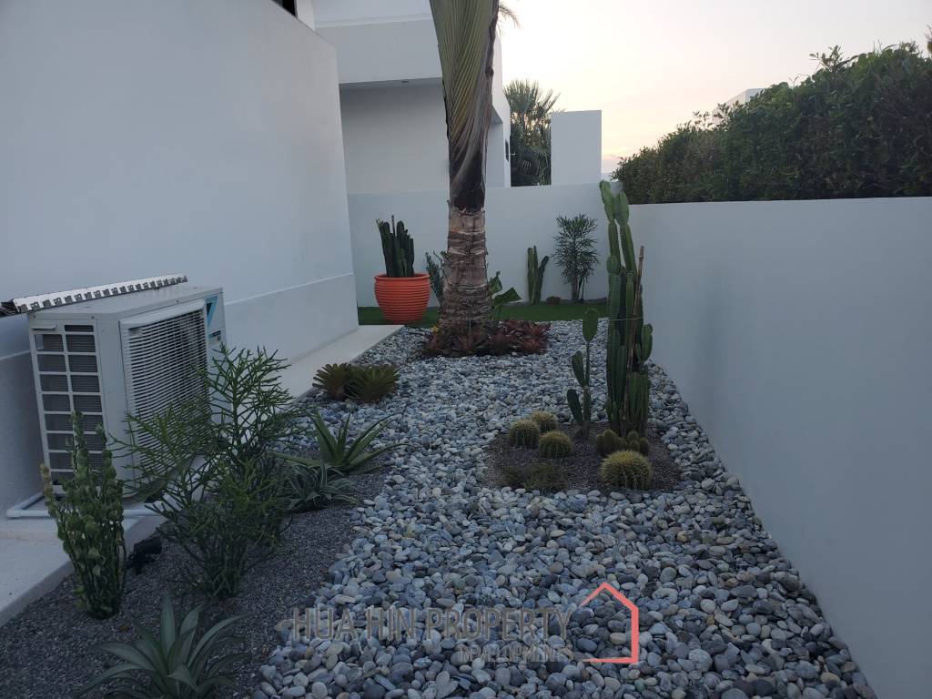LA LUA : Outstanding 4 Bed Pool Villa on Resort Development close to Banyan Golf Course