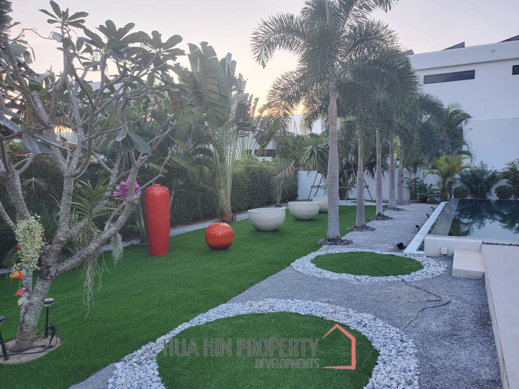 LA LUA : Outstanding 4 Bed Pool Villa on Resort Development close to Banyan Golf Course