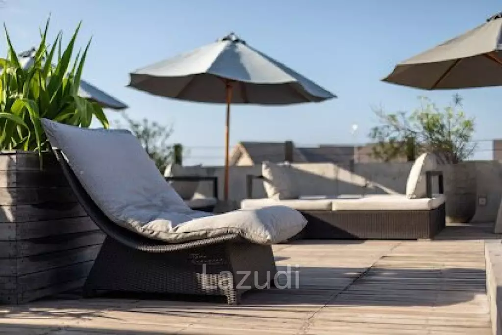 Stunning Freehold 30 bedroom hotel in Echo beach