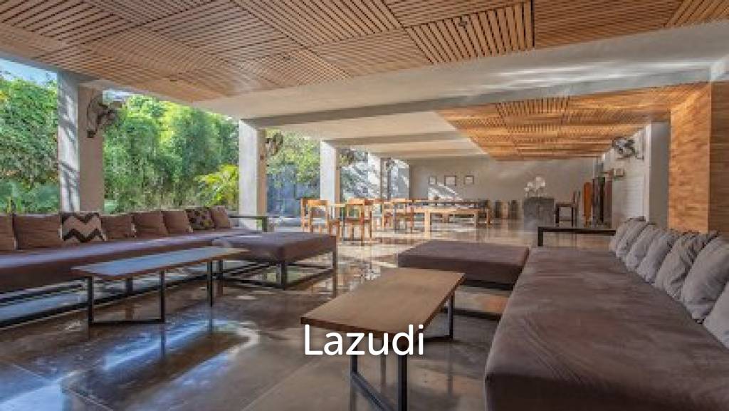 Stunning Freehold 30 bedroom hotel in Echo beach