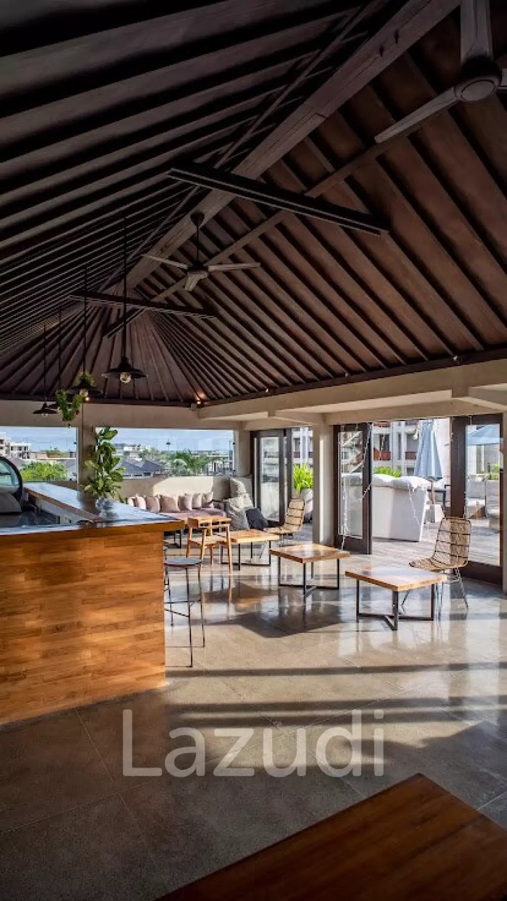 Stunning Freehold 30 bedroom hotel in Echo beach