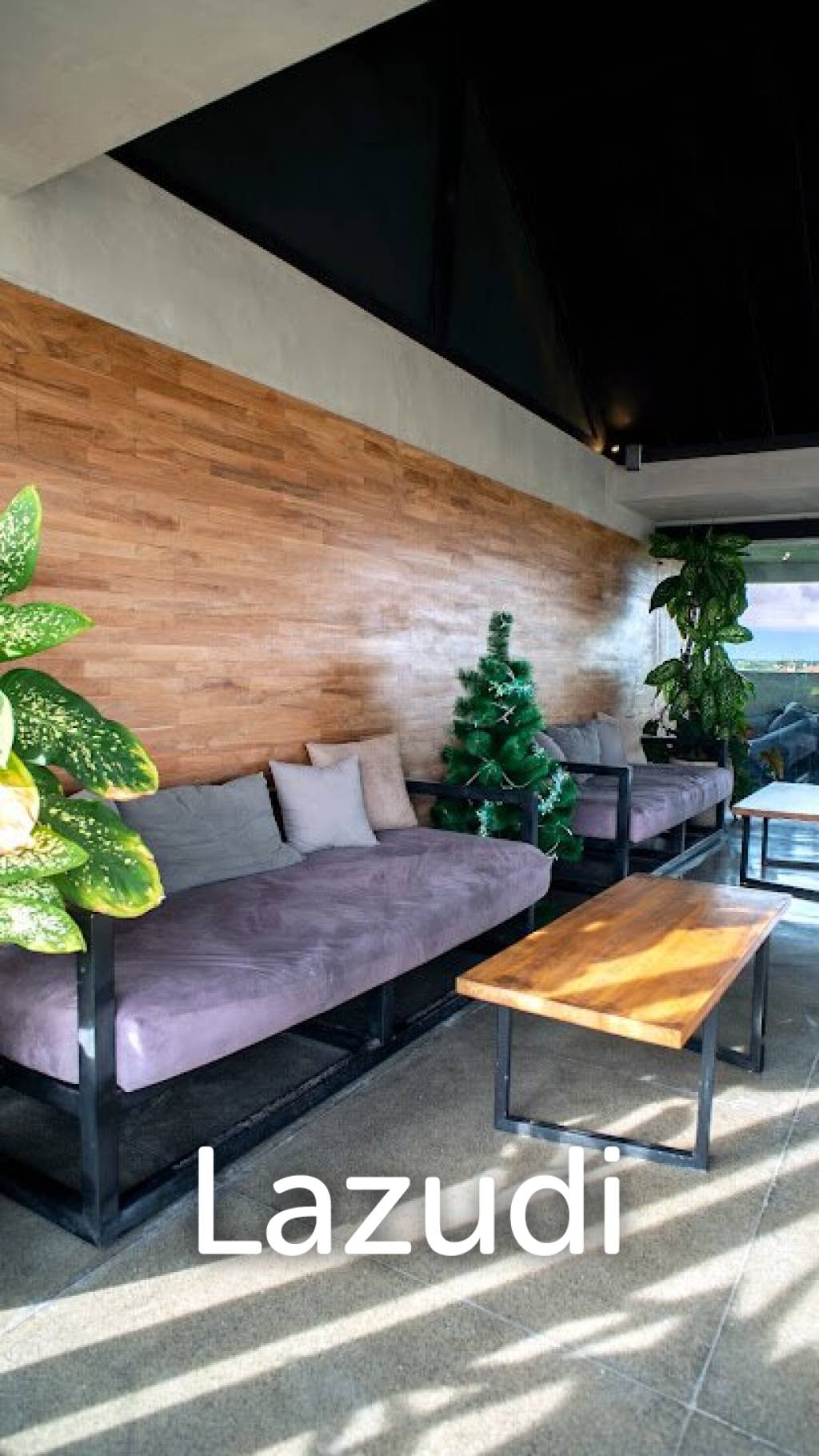 Stunning Freehold 30 bedroom hotel in Echo beach