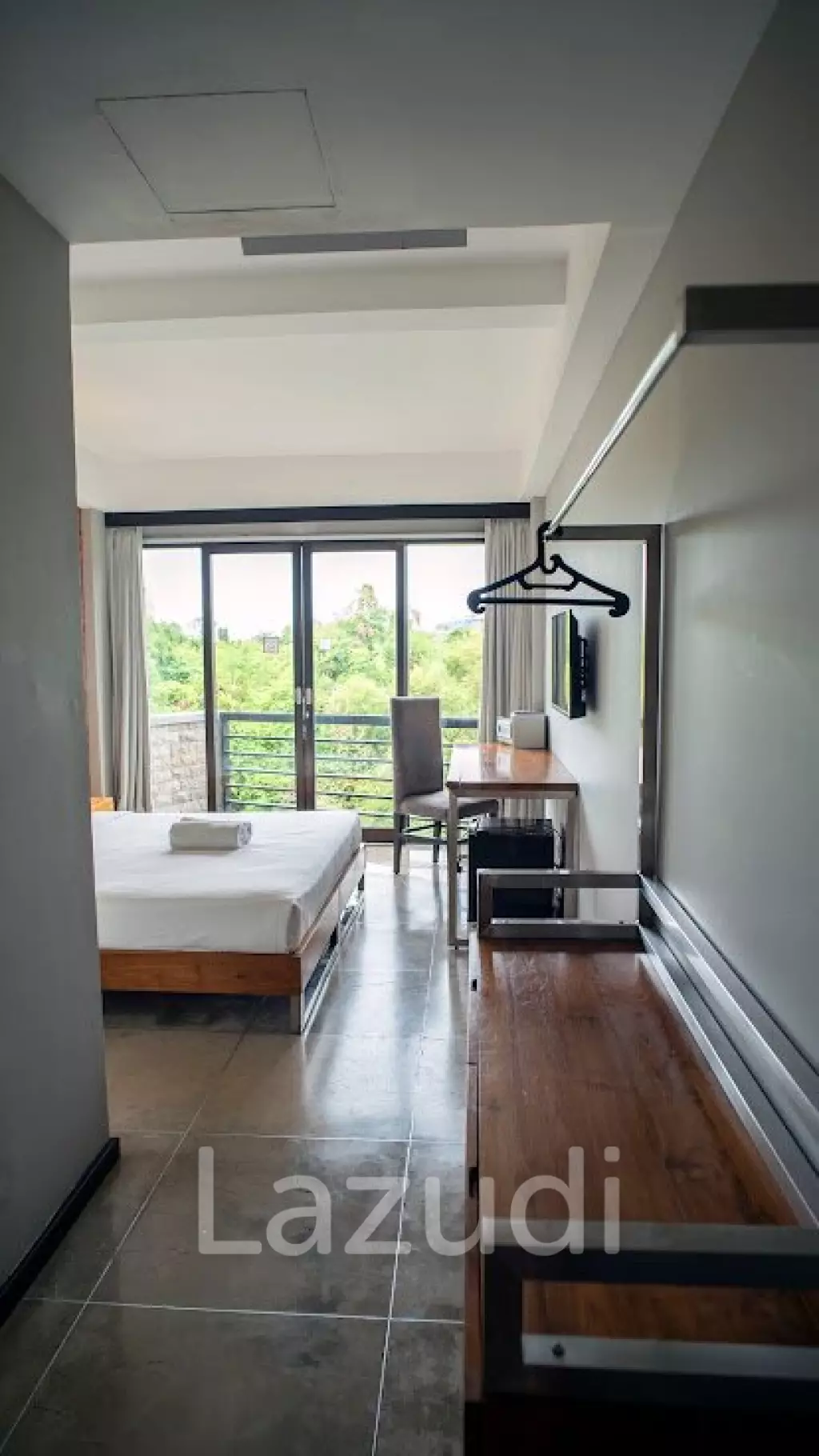 Stunning Freehold 30 bedroom hotel in Echo beach