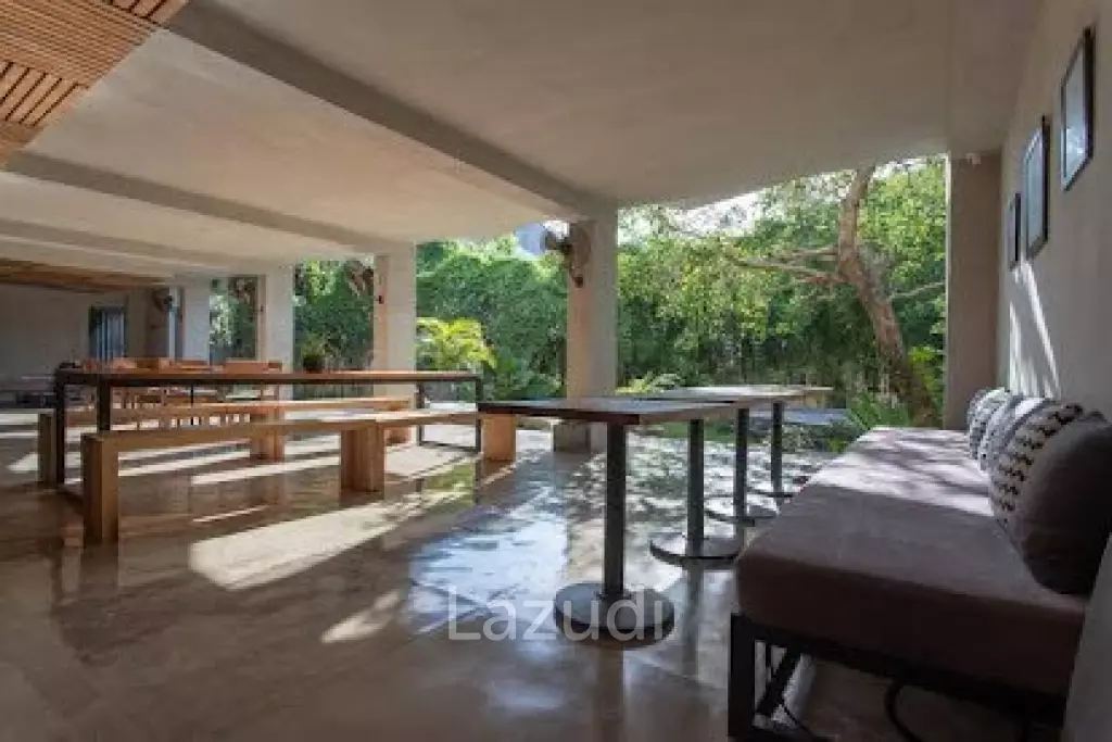 Stunning Freehold 30 bedroom hotel in Echo beach