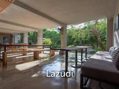 Stunning Freehold 30 bedroom hotel in Echo beach