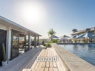 Stunning Freehold 30 bedroom hotel in Echo beach