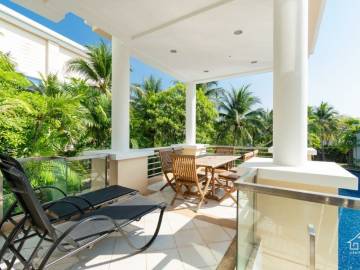 BLUE LAGOON : Well presented 2nd floor 2 bed condo overlooking large swimming pool lagoon.
