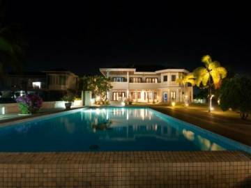 PALM HILLS: Luxury 2 Story 4 Bed Pool Villa