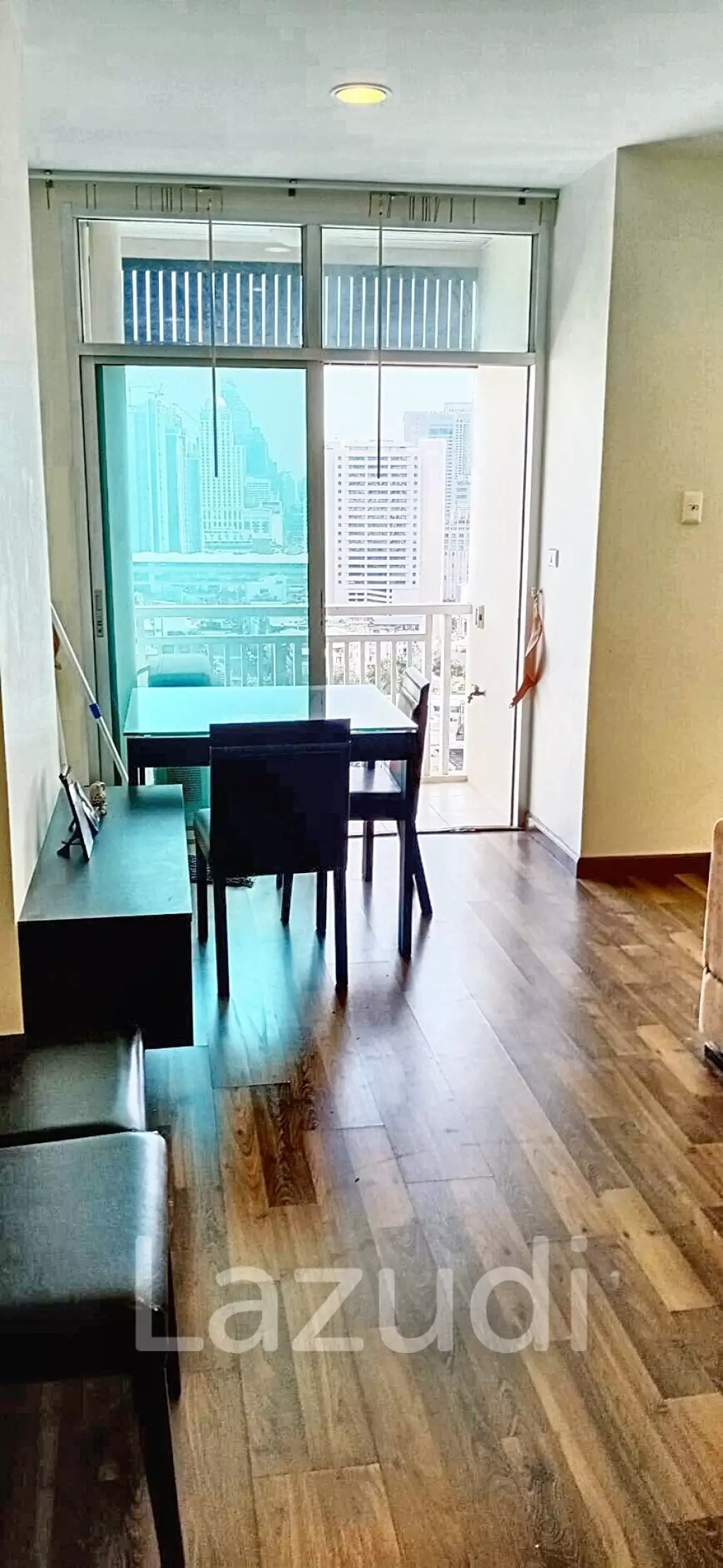 2 Bed 2 Bath 60 SQ.M Chewathai Ratchaprarop