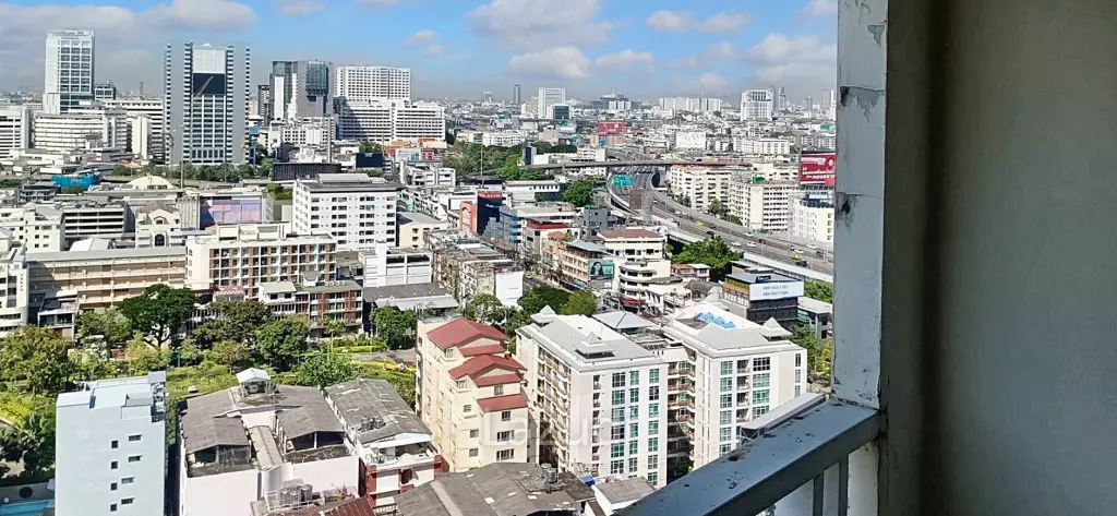 2 Bed 2 Bath 60 SQ.M Chewathai Ratchaprarop
