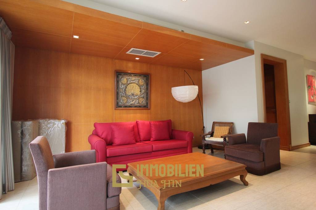 Blue Lagoon: Large 2 Bed Luxury Condo with Hotel Facilities