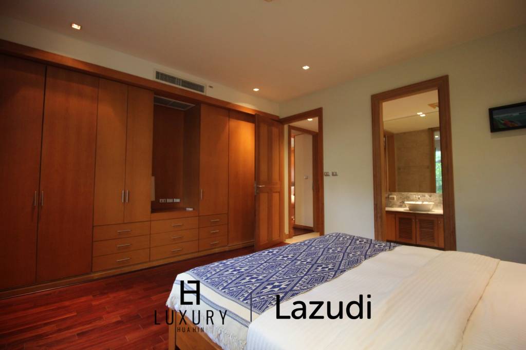 Blue Lagoon: Large 2 Bed Luxury Condo with Hotel Facilities