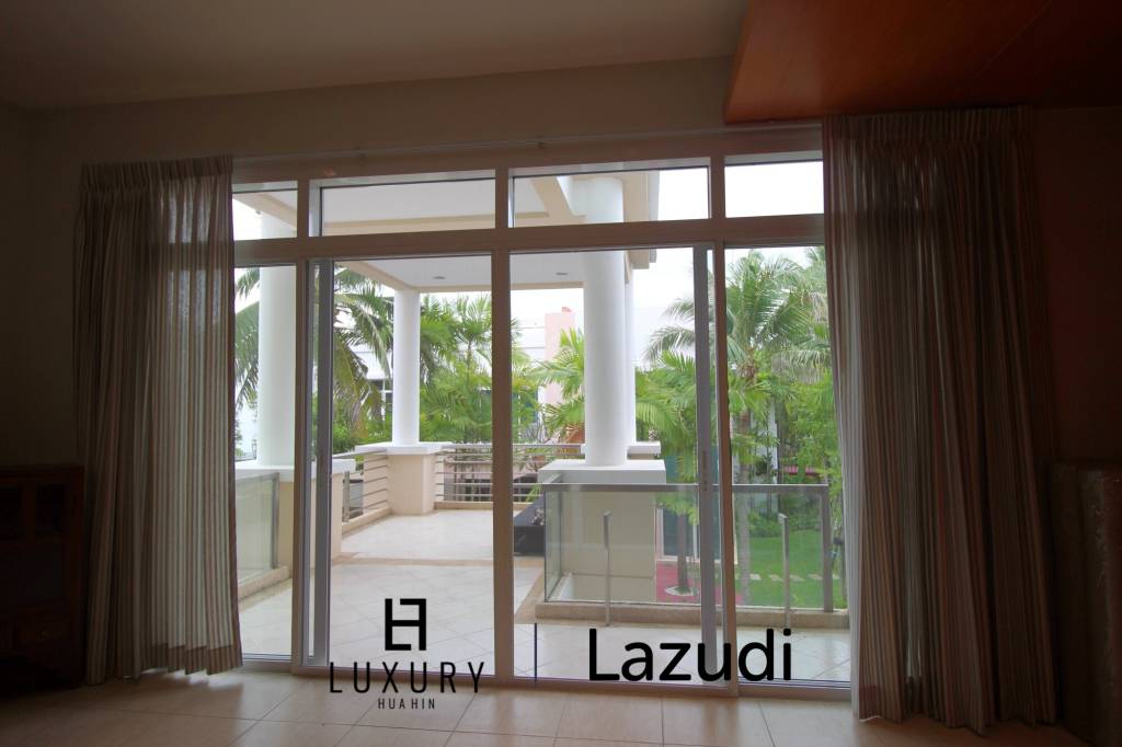 Blue Lagoon: Large 2 Bed Luxury Condo with Hotel Facilities