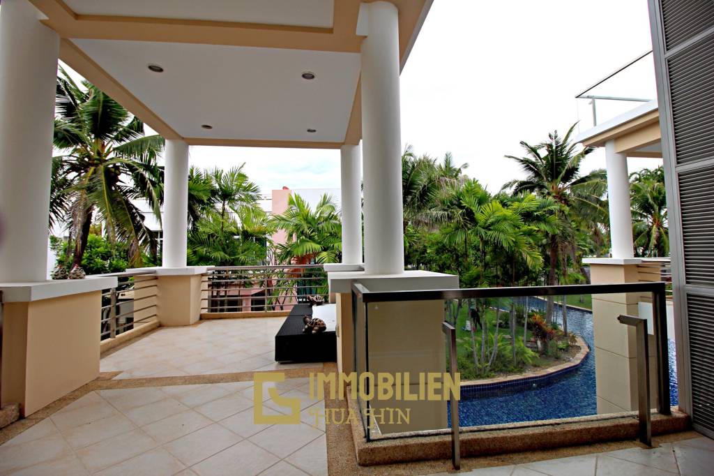 Blue Lagoon: Large 2 Bed Luxury Condo with Hotel Facilities