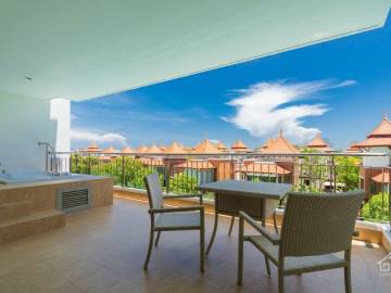 BOATHOUSE : Luxury 2 bed sea view Condo