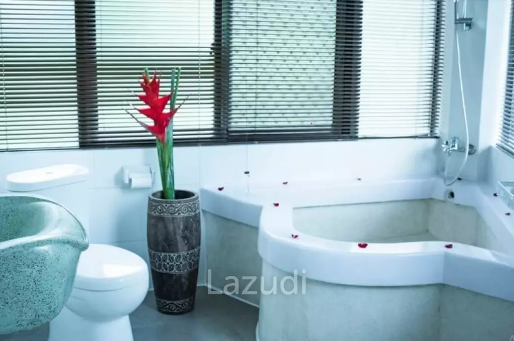 Beautiful Estate living 7 Bedroom Full Furnished in Cempaka Tanah Lot Bali
