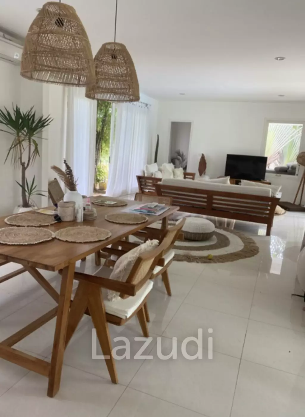 Large Family home 4 Bedroom, semi Furnished Leasehold in Umalas Badung Bali