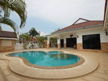 Tropical Garden Village: Good Value 3 Bedroom Pool Villa