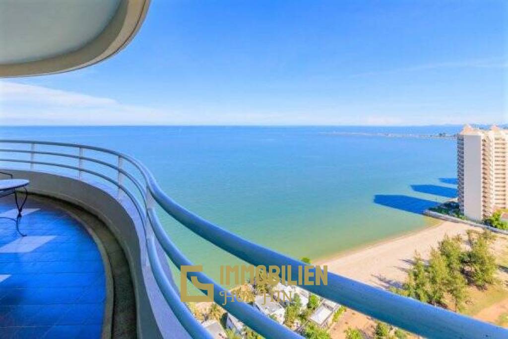 3 Bedroom Condo Sea View