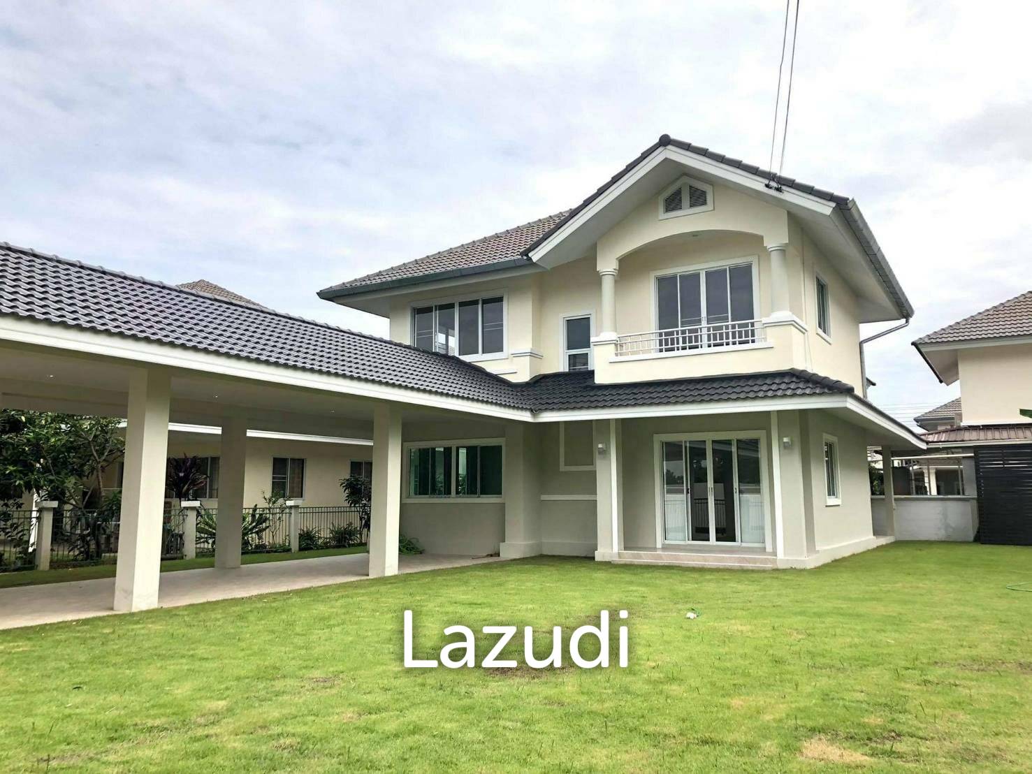 2 Storeys detached house 4 Beds 3 Baths For Sale in Chiang Mai