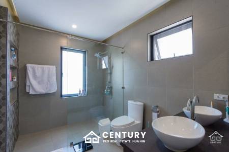 1,310 metro cuadrado 3 ` 4 Baño Villa de Venta