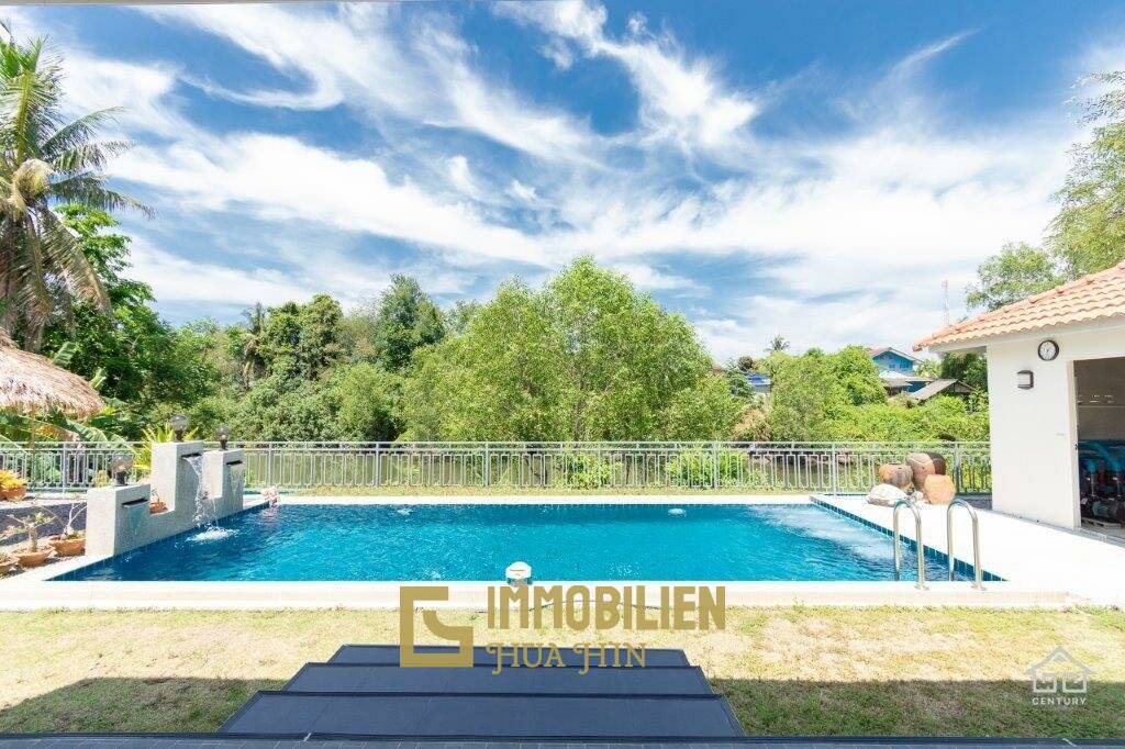 1,310 qm 3 Bett 4 Bad Villa Für Verkauf