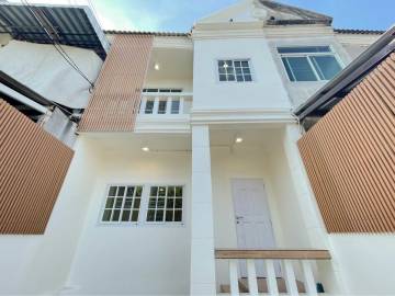 3 Bed 2 Bath Townhouse For Sale